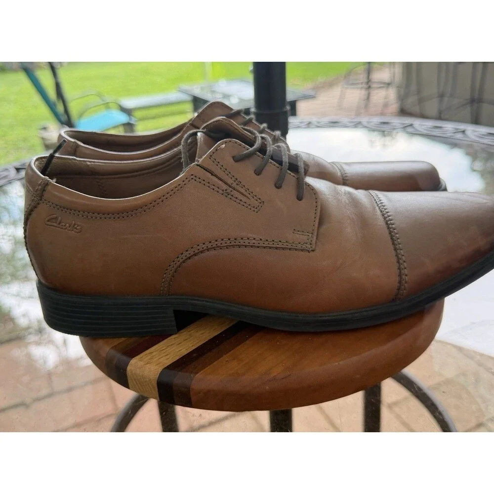 CLARKS MENS 9.5 BROWN LEATHER CAP TOE OXFORD LACE UP DRESS SHOE